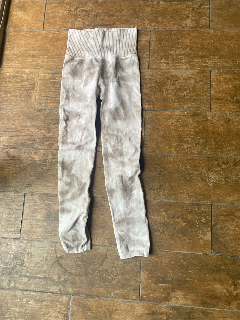 Tie-Dye Rib Waist Leggings - Light Taupe/Grey. FP movement. Size xs/small.
